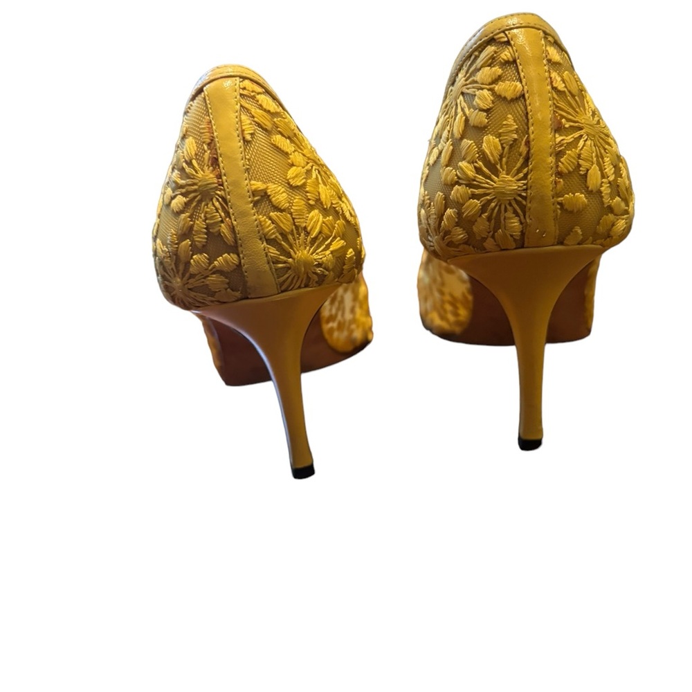 Yellow Embroidered Manolo Blahnik’s Size 40 - Picture 4 of 5
